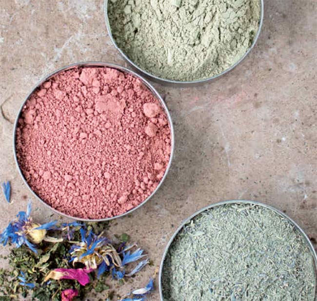 3 Recipes of Dried Flowers and Herbs Mask